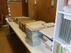 Práce v herbáři Přírodovědecké fakulty UK, balíky připravené k revizi a zpracování.